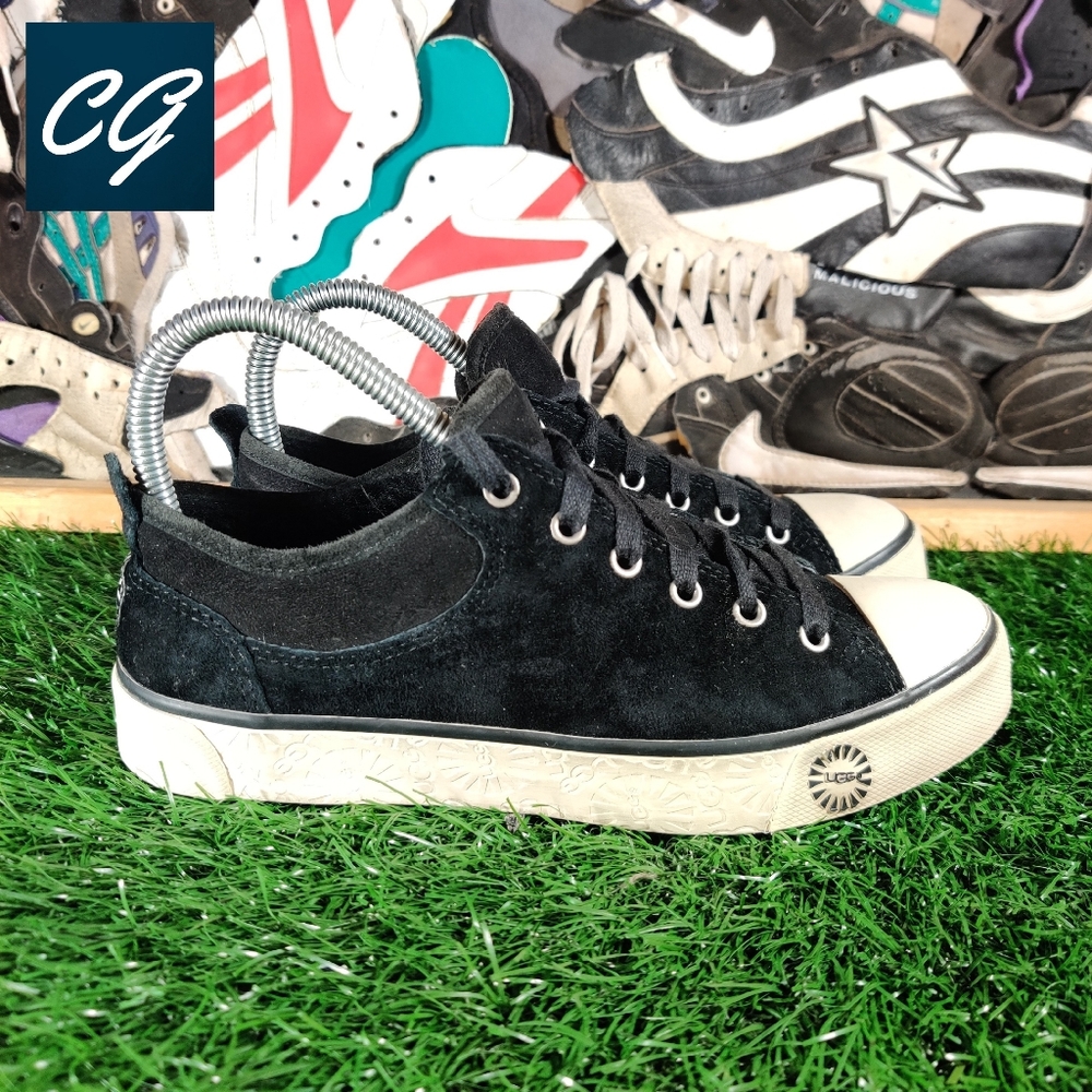 Ugg Evera Black Suede Sneaker Fur Insulated